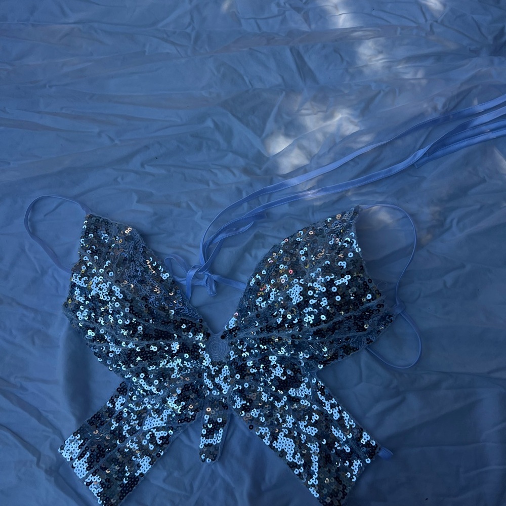 Butterfly top with sequence